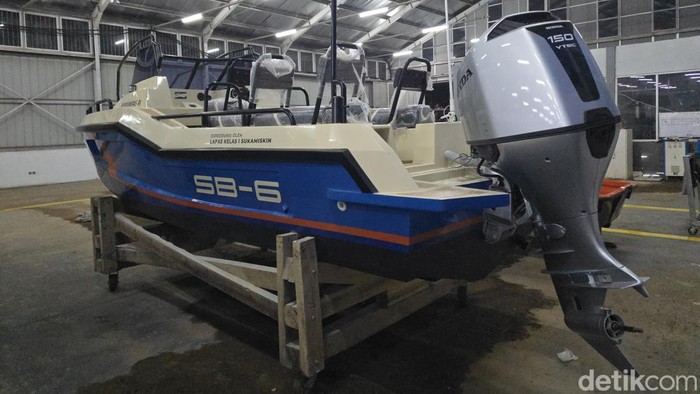 Jauh dari laut, kegiatan napi di Lapas Sukamiskin justru membuat speedboat. (Audrey/detikcom).
