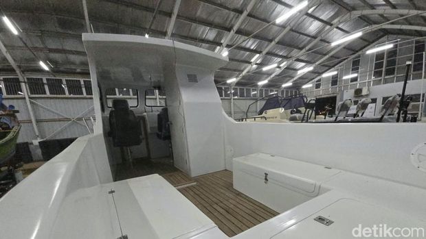 Jauh dari laut, kegiatan napi di Lapas Sukamiskin justru membuat speedboat. (Audrey/detikcom).