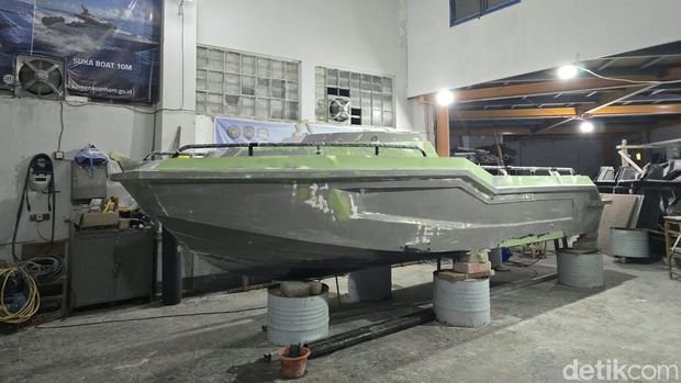 Jauh dari laut, kegiatan napi di Lapas Sukamiskin justru membuat speedboat. (Audrey/detikcom).