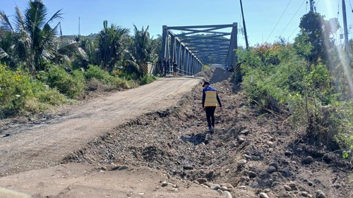 Jembatan Dampek di Jalan Provinsi Reo-Dampek-Pota, Kecamatan Lamba Leda Utara, Manggarai Timur, rusak akibat gempa. (Dok. Pemprov NTT)