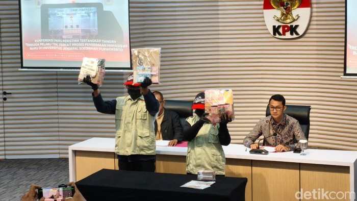 Jumpa pers KPK kasus dugaan pemerasan rektor Unsoed dkk. (Kurniawan/detikcom)