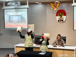 Kabag Akademik Unsoed Simpan Uang Hasil Peras Ortu Calon Maba dalam Kresek