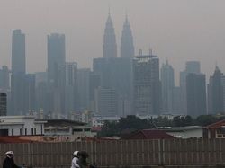 Kurangi Asap Karhutla di Serawak, Malaysia Gelar Operasi Menyemai Awan 3 Hari