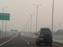 Kabut Asap Selimuti Ruas Tol Sumsel, Jarak Pandang Pengendara Terganggu