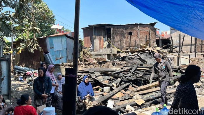 Kebakaran di Jalan Politeknik Pintu 0 Unhas Makassar.