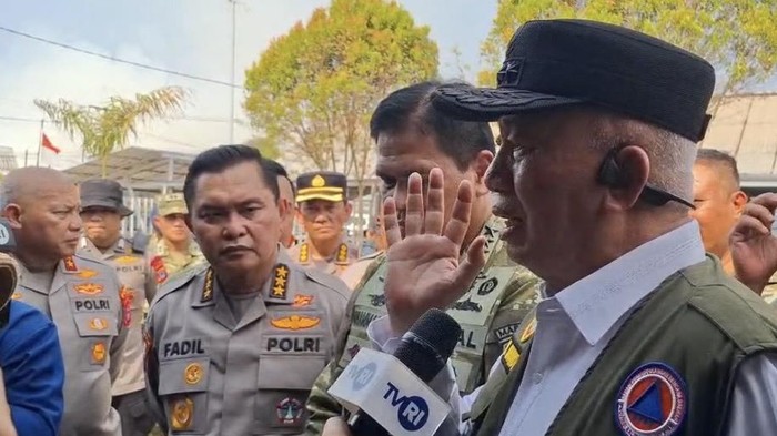 ScreenshotKepala Staf Angkatan Laut (KSAL), Laksamana TNI Dr Muhammad Ali didampingi Gubernur Kalsel, Muhidin pantau dampak karhutla. (Istimewa)