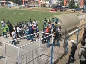 Buntut Panjang Insiden Pemain Keroyok Wasit di Piala Soeratin Garut