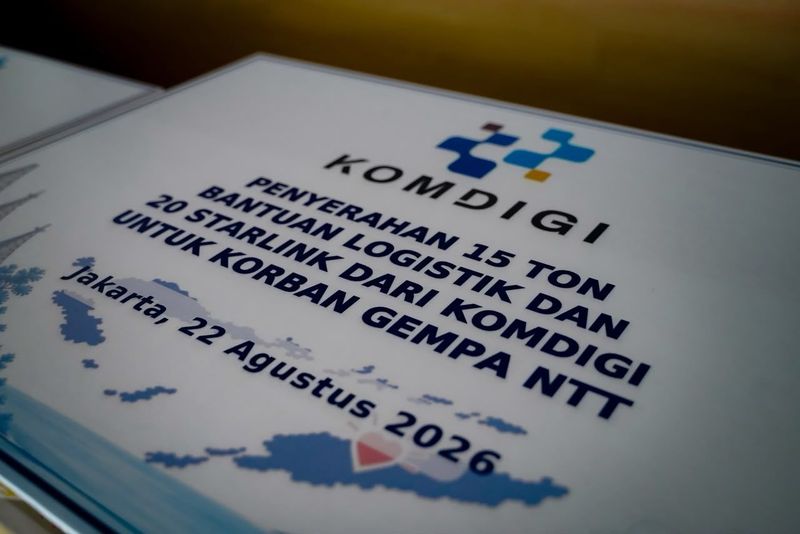 Kementerian Komunikasi dan Digital (Komdigi) menyerahkan bantuan logistik dan perangkat konektivitas untuk membantu meringankan beban korban gempa Nusa Tenggara Timur (NTT). Bantuan yang disalurkan terdiri atas 15 ton logistik serta 20 perangkat Starlink untuk mendukung kebutuhan masyarakat dan pemulihan konektivitas di wilayah terdampak bencana.