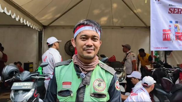 Kopdar Kebangsaan Jaga Jakarta, ojol Kamtibmas merayakan HUT ke-81 RI di Polda Metro Jaya, Sabtu (22/8/2026). Kegiatan diisi dengan servis motor gratis hingga perlombaan menarik.
