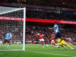 Arsenal Menang 3-0, Debut Tzolis Bikin Terpukau & Banjir Pujian di Medsos