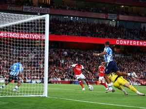 Arsenal Menang 3-0, Debut Tzolis Bikin Terpukau & Banjir Pujian di Medsos