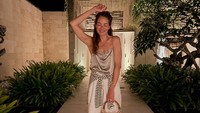 Michelle Monaghan lega bisa melihat dan berfoto dengan komodo. Jadi intinya adalah, saya belajar banyak soal komodo. Namun, yang terpenting adalah mendapatkan foto itu, tuturnya. (Foto: dpk Instagram michellemonaghan)