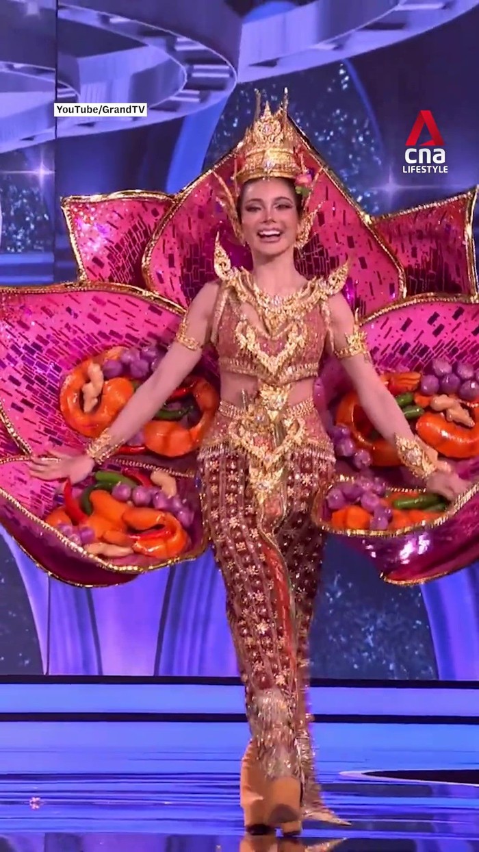 Miss Universe Thailanbd pakai gaun bertema makanan