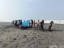 Nelayan Tewas Usai Perahu Pecah Dihantam Ombak di Pantai Drajit Lumajang