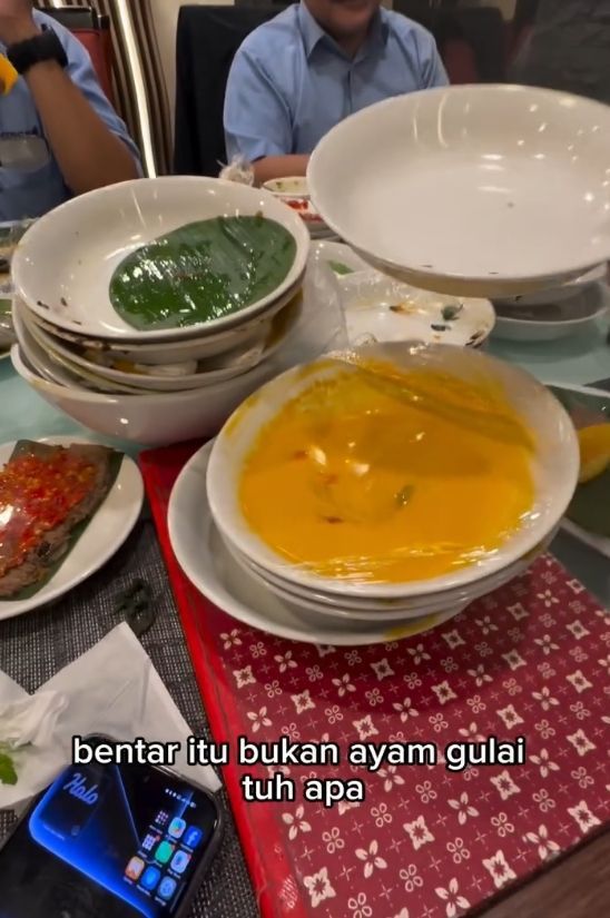 Viral! Pelayan Restoran Padang Ahli Tebak Lauk dari Sisa Piring dan Kuah