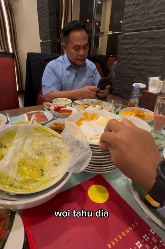 Viral! Pelayan Restoran Padang Ahli Tebak Lauk dari Sisa Piring dan Kuah