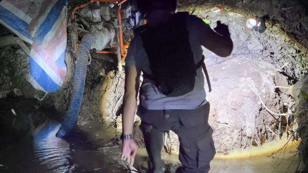 Penertiban aktivitas PETI di Desa Semandang Hulu, Kecamatan Simpang Hulu. (Polres Ketapang)