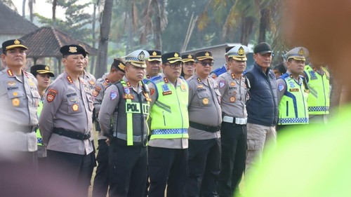 Personel Polres Gianyar dan Polda Bali menggelar apel pengamanan rute Maybank Marathon 2026 di Pura Masceti, Kecamatan Blahbatuh, Gianyar, Sabtu (22/8/2026). (Dok Polres Gianyar)