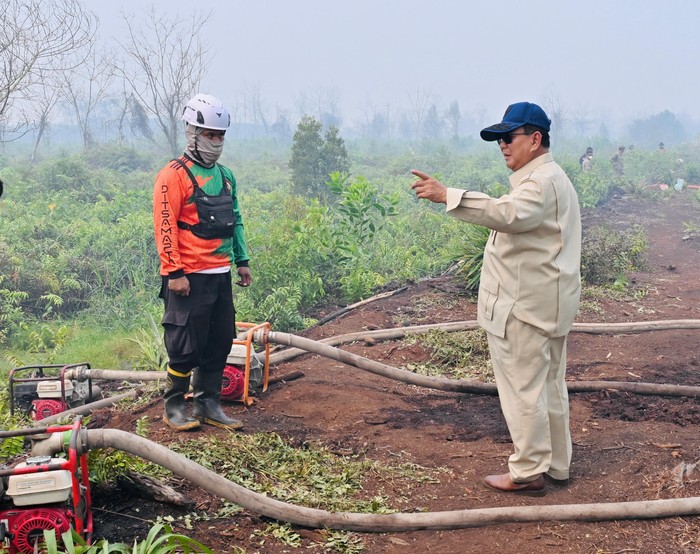 Foto: Presiden Prabowo saat mengecek penanganan karhutla di Kalimantan (Laily Rachev - Biro Pers, Media, dan Informasi Sekretariat Presiden)