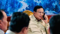 Momen Prabowo Telepon di Tengah Rapat, Minta Tambahan Alat untuk Atasi Karhutla