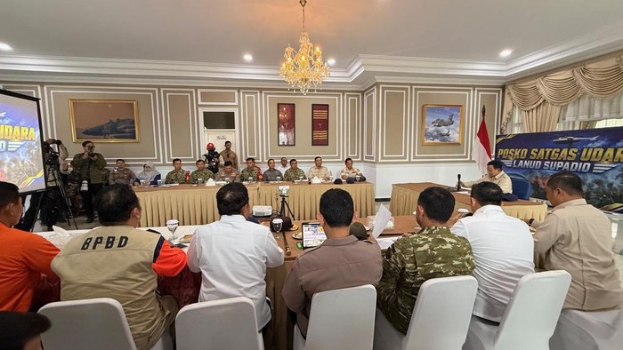 Presiden Prabowo Subianto memimpin rapat terbatas penanganan karhutla, Sabtu (22/8/2026).