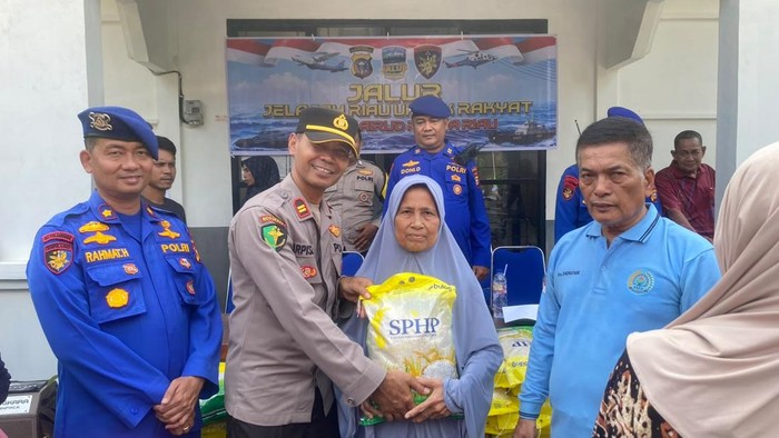 Program Jalur Polda Riau menghadirkan pelayanan di wilayah perairan Kuansing, Jumat (21/8/2026).