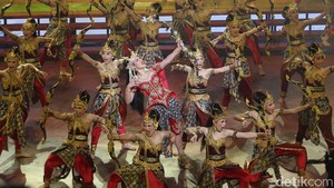 Jadi seorang Srikandi, Raisa mengaku akhirnya lega karena sambutan tepuk tangan meriah dari penonton. Tadi aku merasa ketika salah satu dialog oleh Srikandi, aku lihat penonton benar-benar tepuk tangannya happy banget, ucapnya. Foto: Ari Saputra/ detikFoto