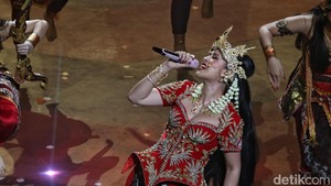 Raisa untuk pertama kalinya tampil di Pagelaran Sabang Merauke. Penampilannya spesial banget karena menjadi Srikandi Indonesia.  Foto: Ari Saputra/ detikFoto
