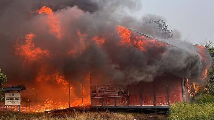 Sekolah Dasar di Pulau Petak Kapuas Terbakar. (BPBD Kapuas)
