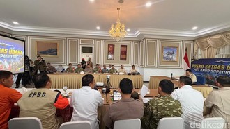 Tiba di Kalbar, Prabowo Langsung Pimpin Rapat Terbatas Penanganan Karhutla