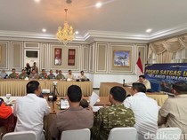 Tiba di Kalbar, Prabowo Langsung Pimpin Rapat Terbatas Penanganan Karhutla