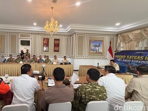 Tiba di Kalbar, Prabowo Langsung Pimpin Rapat Terbatas Penanganan Karhutla