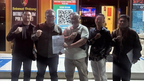 Togar Situmorang bersama tim kuasa hukumnya melaporkan enam JPU Kejati Bali ke Polda Bali, Sabtu (22/8/2026).. Laporan itu terkait dugaan penyesatan proses peradilan. (Istimewa)