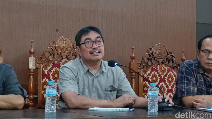Wakil Rektor I Bidang Akademik Universitas Jenderal Soedirman (Unsoed) Purwokerto, Prof Dr Ir Noor Farid saat konferensi pers soal OTT KPK di Gedung Rektorat kampus setempat, Sabtu (22/8/2026).
