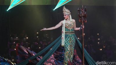 Yura Yunita Sang Nyi Roro Kidul Terbang Setinggi 10 Meter hingga Naik Naga