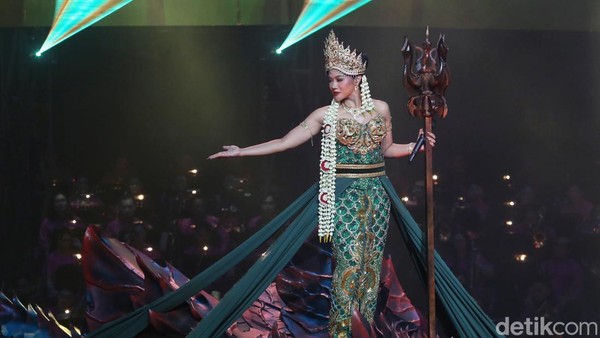 Yura Yunita Sang Nyi Roro Kidul Terbang Setinggi 10 Meter hingga Naik Naga