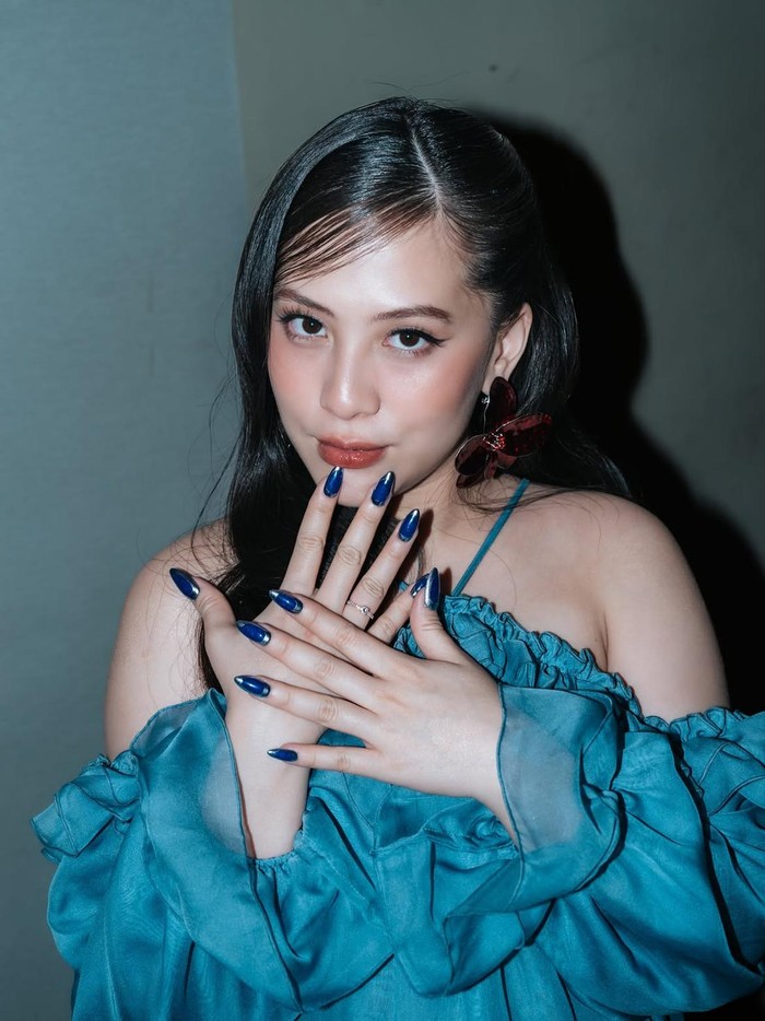Penampilan Adhisty Zara