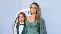 Ini Deretan Anak Jolie yang Buang Nama Brad Pitt, Terbaru Si Bungsu Vivienne!