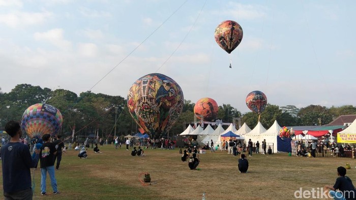 Festival balon udara di Lapangan Drh Soepardi, Sawitan, Mungkid, Magelang (23/8/2026).