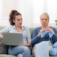 Dianggap Jadul, 11 Kebiasaan Boomer Ini Bikin Gen Z Risih
