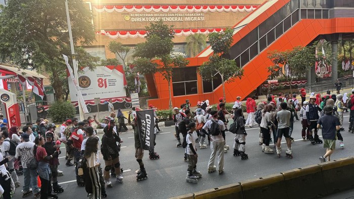 Komunitas Sepatu Roda Semarakkan Peringatan HUT RI di CFD Rasuna Said