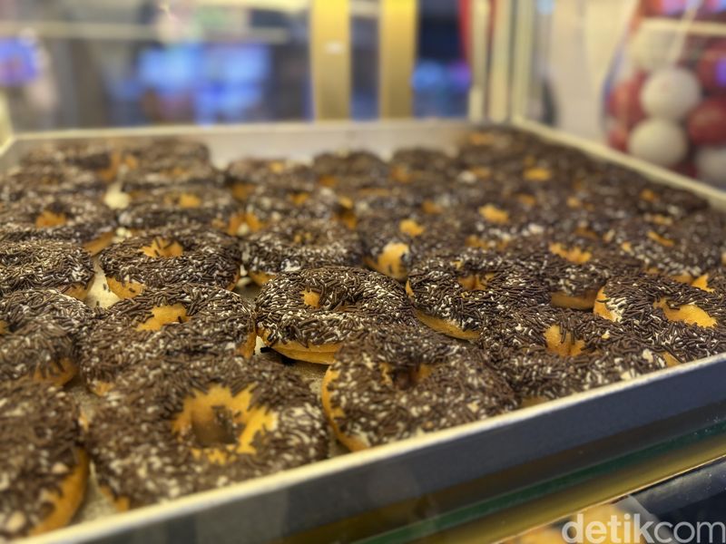 Comeback Setelah 35 Tahun! Donat Jadul Sarinah Masih Empuk Lembut