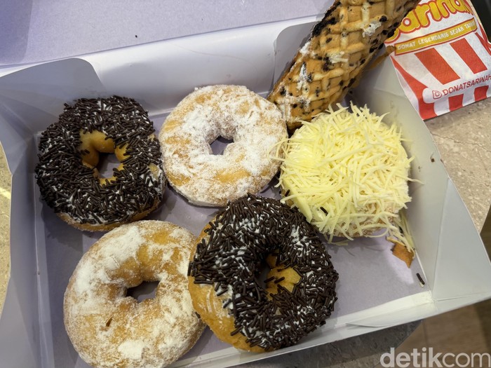 Donat Sarinah