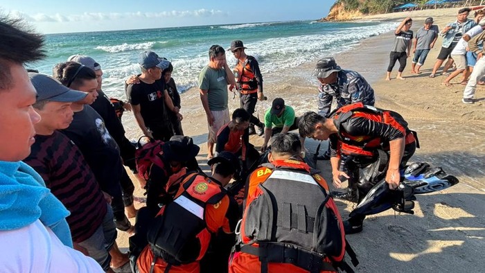 Empat remaja tenggelam di Pantai Tuturuga, Minahasa. Tiga berhasil diselamatkan, dua meninggal, dan satu masih dalam pencarian.