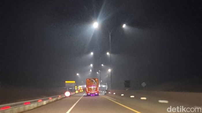 Penampakan kabut asap di Tol Permai malam ini