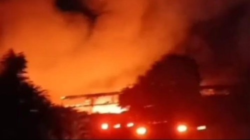 Kebakaran melanda asrama santri Pondok Pesantren (Ponpes) Nahdlatul Wathan (NW) di Desa Anjani, Kecamatan Suralaga, Lombok Timur, NTB, Minggu (23/8/2026). (Foto Dok.Nendy Wahyu)