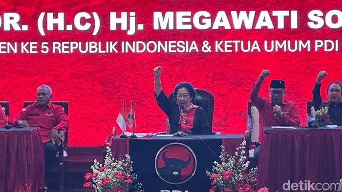 Ketum PDIP Megawati Soekarnoputri hadiri konsolidasi partai di Surabaya