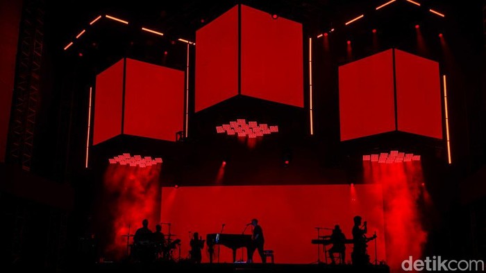 Penyanyi Kodaline Steve Garrigan saat tampil di LaLaLa Fest 2026 di Gambir Expo, Kemayoran, Jakarta, Sabtu (22/8/2026). Penampilan Steve Garrigan dan kawan-kawan menjadi salah satu yang paling dinantikan karena berlangsung di tengah rangkaian tur perpisahan Kodaline.