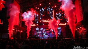 Steve Garrigan tampil sebagai vokalis utama dengan membawakan sejumlah lagu populer Kodaline. Suara penonton yang ikut bernyanyi terdengar hampir di sepanjang pertunjukan, menciptakan suasana intim meski konser berlangsung di tengah festival musik.