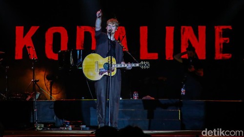 Penyanyi Kodaline Steve Garrigan saat tampil di LaLaLa Fest 2026 di Gambir Expo, Kemayoran, Jakarta, Sabtu (22/8/2026). Penampilan Steve Garrigan dan kawan-kawan menjadi salah satu yang paling dinantikan karena berlangsung di tengah rangkaian tur perpisahan Kodaline.